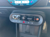 ステアリングやスイッチ類もきれいな状態です