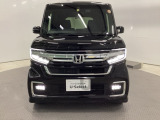 LEDヘッドライトを装備しています。LEDヘッドライトはとても明るく、雨の日や夜間走行も安全・安心です。オートライトコントロール付きで周囲の明るさに応じて自動で点灯・消灯します