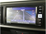純正ナビを装備。タッチパネル式で使いやすく、お出かけもラクラクです。