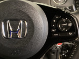 ハンドルにHondaセンシング系のクルーズコントロールやレーンキープアシストなどの操作スイッチが装備されています。ハンドルから手を離さず安全に操作できます。