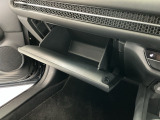 【グローブボックス】収納スペースが沢山あるので車内が散らからずに助かります。ちょっとした物を入れるのにいいですね♪