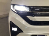 LEDヘッドライトです。デザイン性がよくとても明るいので、夜間の走行や悪天候でも安心です。しかも長寿命!