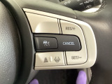 ハンドルにHondaセンシング系のクルーズコントロールやレーンキープアシストなどの操作スイッチが装備されています。ハンドルから手を離さず安全に操作できます。
