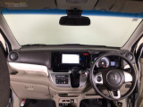 【前方視界】開放的な前方視界!運転がしやすく疲れにくいです♪窓が大きく、見通しがとっても良いおクルマですよ♪