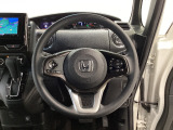 運転にかかわる様々な操作を安全に行えるように視点移動が少なく操作性に配慮されたスイッチ類が凝縮されたコクピットです。
