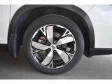 18インチアルミホイール タイヤサイズは225/55R18です。