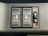 狭い所でも乗り降り楽々な両側電動スライドドアです!簡単にドアの開閉が出来る為女性やお年寄りにも優しく、荷物で手が塞がった時なども大変便利です!