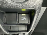 オートマチックハイビームとは、先行車や対向車のライトを認識し、ハイビームとロービームを自動で切り替える機能です。夜道の視界を確保します。詳細は販売店スタッフまでおたずねください。