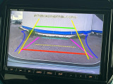 【バックカメラ】駐車時に後方がリアルタイム映像で確認できます。大型商業施設や立体駐車場での駐車時や、夜間のバック時に大活躍!運転スキルに関わらず、今や必須となった装備のひとつです!