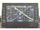 ディスプレイオーディオを装備。スマホとクルマをつなぐことで、これまでのナビに加えて、いろんなサービスが楽しめます。