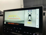 バックカメラの他に上から見下ろしたような画像が見れるアラウンド(全方位)モニター。前後左右を把握できる、すごい機能が装備されています!