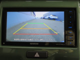 リアワイドカメラシステム!従来の視野に加えて、後方側方を約180&deg;まで見えるワイドビューと、後方を真上から見たような視野で駐車時などに便利なトップダウンビューの3つの視野があります!