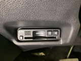 ハンドルの左下にETCがついています。高速道路の料金所の通過も楽々です。 カードの取り出しもしやすい場所についています。