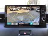 運転が苦手な方も車庫入れラクラクです!ギアをリバースに入れれば自動的にモニターが切り換わりますので、面倒な操作は不要です。狭い駐車場もお車を傷つけず安心です!
