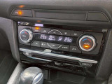 オートエアコンで温度を設定するだけで快適な車内環境を維持することができます!