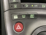 EVドライブモードで、エンジン音や排気ガスを気にすることなく走れます。早朝・深夜や屋内の駐車場などで重宝しますよ♪