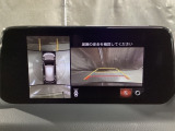 狭い場所での駐車やすれ違いなどでより的確な運転操作に役立つ360&deg;ビューモニターが装備されています。