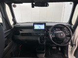 見通しの良い運転席回りとなっておりますので安心して運転をして頂けます!窓が大きいので明るく開放的な室内です