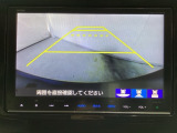 バックでの車庫入れも安心です! リアカメラが付いているバックモニター付のナビを装備しております。操作線もついており距離感も画面から確認できます。