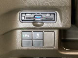 ハンドルの左下にETCがついています。高速道路の料金所の通過も楽々です。 カードの取り出しもしやすい場所についています。