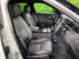 質感の高いシートでございます。使用感が出やすい運転席ですが、綺麗な状態を保っております。前席の状態は内装の状態を見る大きなポイントになると思いますので、是非一度、実際にご覧くださいませ。