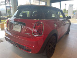 かわいいテールのデザインはほかの車にはない魅力があります。ひと目で&ldquo;MINI&rdquo;とわかるデザインはアナタを虜にしてしまうかもしれません
