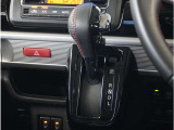 【シフトレバー】シフトもとても操作しやすいデザインになっております。運転する人の事を第一に考えた操作性の高い仕様です。
