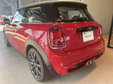 かわいいテールのデザインはほかの車にはない魅力があります。ひと目で&ldquo;MINI&rdquo;とわかるデザインはアナタを虜にしてしまうかもしれません