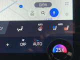 ステアリングヒーター付き。寒い日のドライブも、手のひらから温めてくれます。