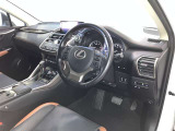 高いホールド性で運転姿勢が安定します。長距離ドライブでも疲れにくいのが魅力です。快適なドライビングライフをお送りください♪