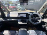 視界がよく、操作性にも優れた運転席まわり。とともに質感にも磨きをかけたインテリアデザイン!