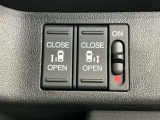 狭い所でも乗り降り楽々な両側電動スライドドアです!簡単にドアの開閉が出来る為女性やお年寄りにも優しく、荷物で手が塞がった時なども大変便利です!