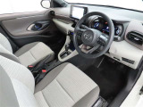 シンプルで使いやすいデザインの運転席です。