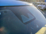 全てのクルマに車両検査証がついています。中古車オークション業界で確立された公正な基準を採用しています。トヨタ自動車によって、修復歴や状態を正しく判断できると認定された車両検査員が、1台1台検査し点数と