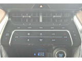運転席と助手席でそれぞれお好みの温度設定が可能です。便利です♪