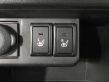 運転席と助手席のシートはヒーター付き。