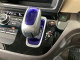 オートマチックシフトレバーは、手になじみ操作しやすい形状で安全運転にもつながります♪
