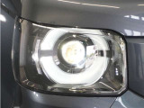 【LEDヘッドライト+デイタイムランニングランプ】主流のLEDヘッドライトに、日中でも他者からの視認性を良くするデイタイムランニングランプ装備!スタイリッシュでかっこよく仕上がっています。
