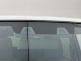 障害物を感知して、衝突の可能性がある場合、運転者へ警告音を発したり、衝突の可能性が高い場合、ブレーキの補助操作を行い、減速して衝突被害を軽減するシステムです。