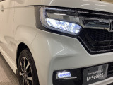 【LEDヘッドライト】ディスチャージヘッドライト(HID)と同等の明るさで、夜道や雨天走行が明るく視界良好!! フォグライトも装備で、安心感さらにUPです♪安心ドライブを楽しんで下さい♪