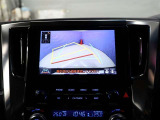 バックガイドモニターで、後方を確認しながら安心して駐車することができます。運転初心者も熟練者も必須の機能ですよ!