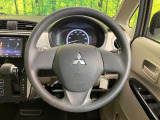 インテリアに合わせたデザインのステアリングは、運転される方のことも考え、運転しやすい形状、大きさです。是非一度、実際に触ってお確かめください。