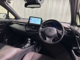 運転席まわりです。 各操作スイッチは使いやすい位置に配置されてます。