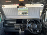 見晴らしのいいフロントは、アイポイントも高く運転もしやすくなっております!シフトやスイッチ類などもインパネにまとめてあるので操作もしやすい設計となっております☆
