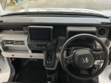 【前方視界】開放的な前方視界!運転がしやすく疲れにくいです♪窓が大きく、見通しがとっても良いおクルマですよ♪
