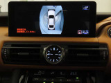 純正ナビ付です。もちろん車両後方を表示するバックガイドモニターが付いていて車庫入れ安心!