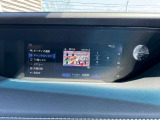 ステアリングスイッチで走行中ハンドルを離すことなく安全にオーディオなどの操作ができます。