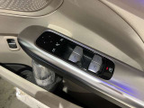 メモリー付き電動シートも装備されておりますのでシート位置を3パターン記憶できます。