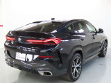 なだらかなルーフラインを特徴とするクーペスタイルのSUV