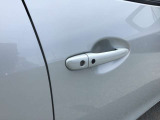 キーをポケットに入れたままでもドアのロック&アンロックができ、雨の日や、荷物の多い日に大活躍!